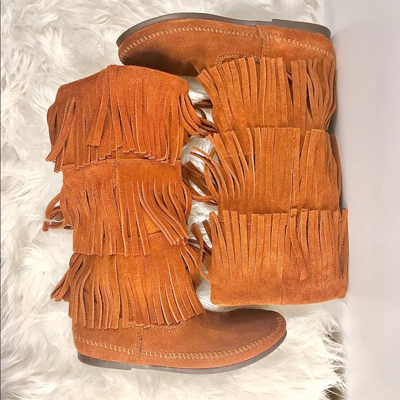 MINNETONKA Moccasin Three-Layer Fringe Boot Size 6 - Picture 1 of 8
